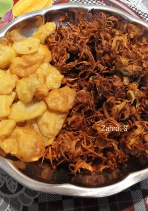 A picture of Onion & Potato Pakoras.