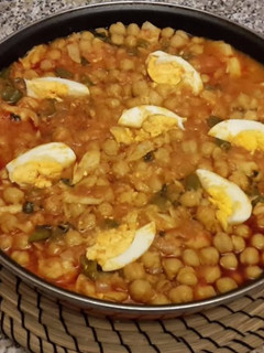 Una foto de Garbanzos con Bacalao