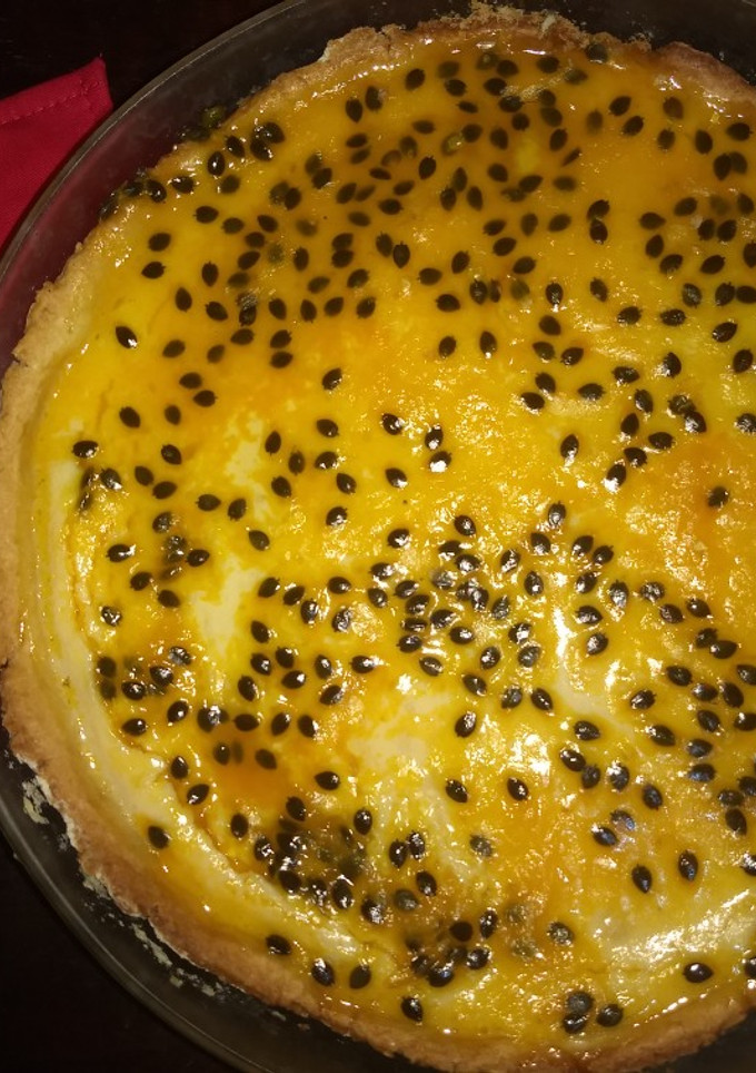 Una foto de Tarta de yogurt griego con maracuyá!!