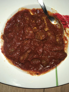 Una foto de Ternera en salsa de tomate y ajvar