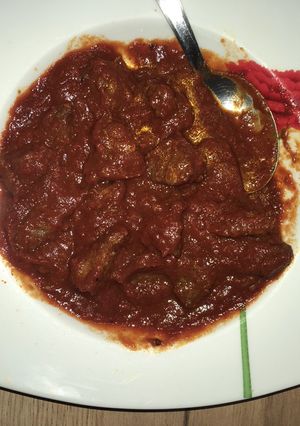 Una foto de Ternera en salsa de tomate y ajvar