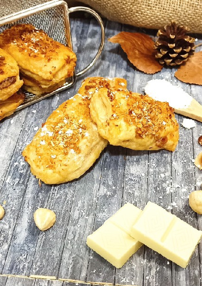 Una foto de Mini napolitanas de choco blanco y crema de avellanas 🥐