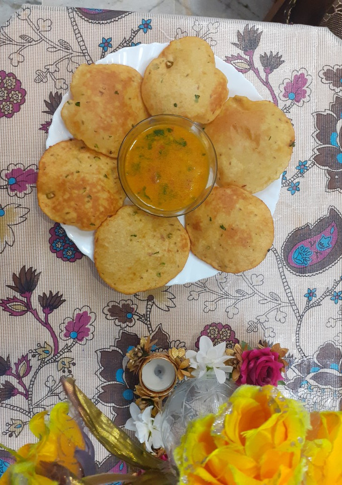 सूजी आलू की कचौड़ी (suji aloo ki kachodi recipe in Hindi) रेसिपी मुख्य फोटो