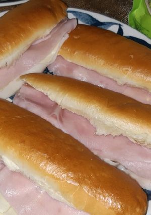 Una foto de Pebetes caseros 🥖