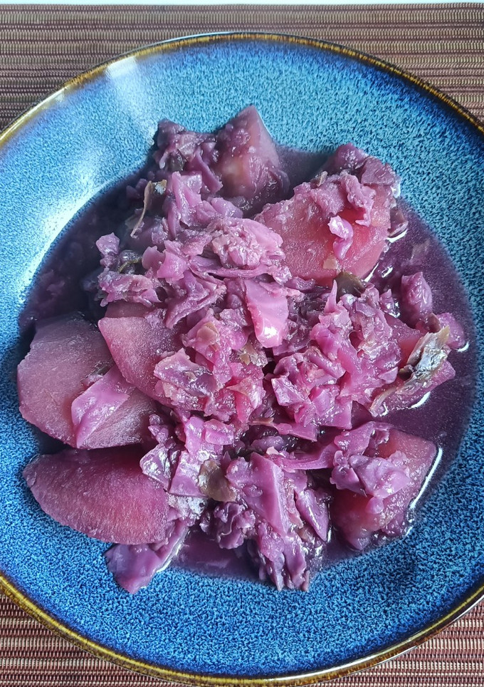 Una foto de Patatas con lombarda al vino tinto
