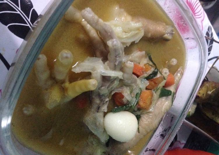 Resep Sayur sop + ceker + telor puyuh (challenge masak modal 15K) yang Lezat