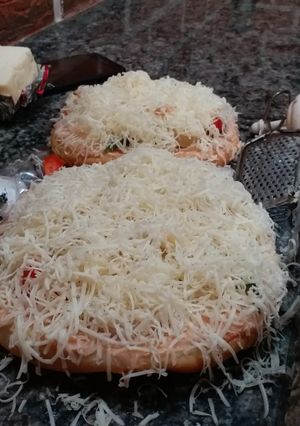 A picture of Say cheese pizza.