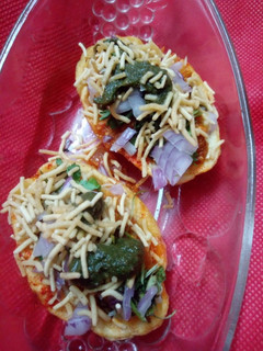 आलू की चटपटी चाट (Aloo ki chatpati chaat recipe in hindi) रेसिपी मुख्य फोटो