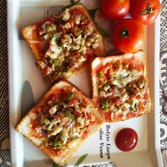 Bread pizza A picture of Bread pizza.