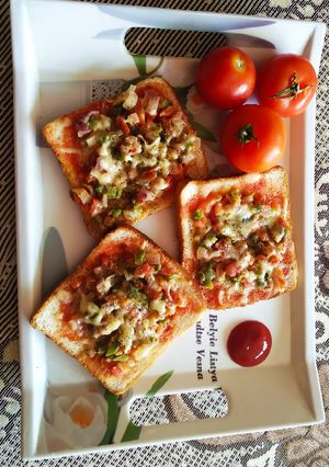 A picture of Bread pizza.