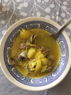 Una foto de Guiso de almejas con patatas