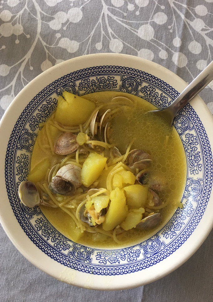 Una foto de Guiso de almejas con patatas