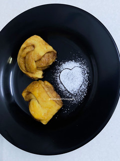 A picture of No yeast and no baking Cinnamon Roll.