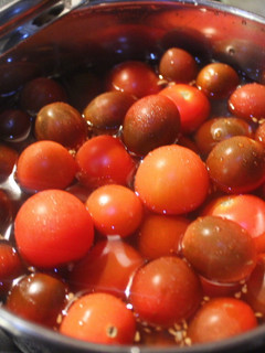 Una foto de Tomates cherrys en almíbar
