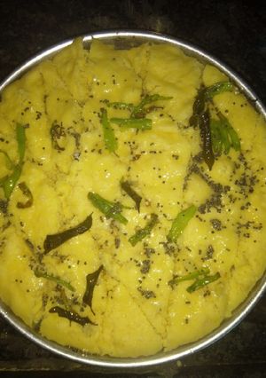 A picture of Naylon khaman.