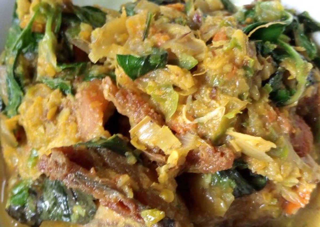 Ayam rica-rica woku-woku (ayam goreng sisa)