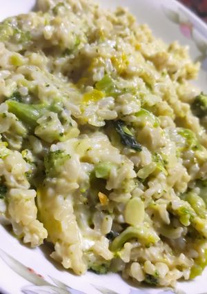 Una foto de Risotto de zapallito y brócoli, con arroz integral