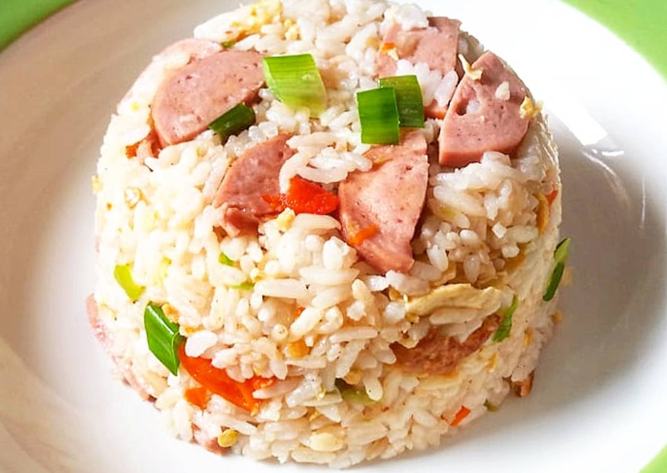 Nasi goreng sosis versi putihan