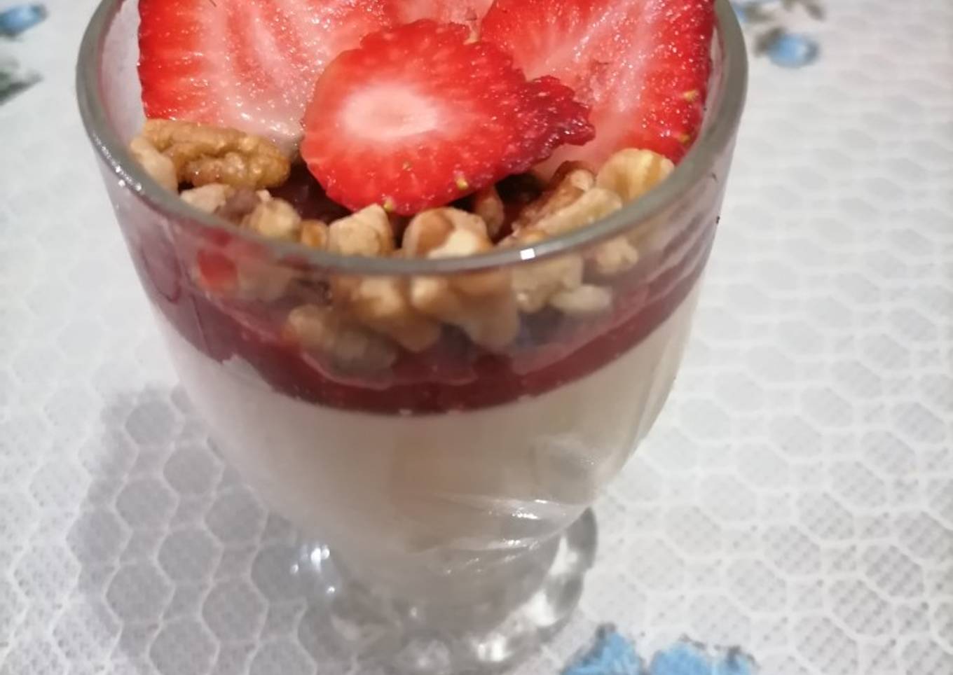 Panna cotta de vainilla y coulis de fresa 🍓
