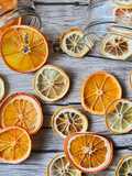 Naranjas y limones deshidratados