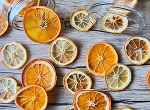 Una foto de Naranjas y limones deshidratados