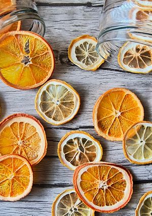Una foto de Naranjas y limones deshidratados