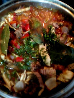 Una foto de Goulash de Carne y Pollo🥩🍗