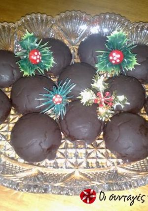 A picture of Chocolate kourabiedes.