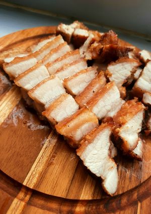 Hình của món Thịt quay giòn bì.