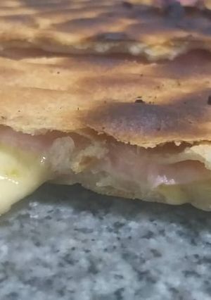 Una foto de Tortilla a la parrilla RELLENA