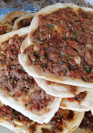 صورة لوصفة لحمة بعجين ولا أطيب صفيحه