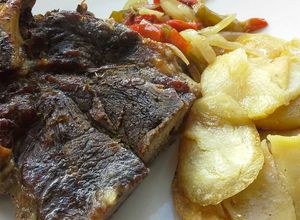 Una foto de Aguja de ternera al horno