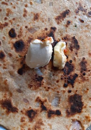 A picture of Dhaba style aaloo parantha.
