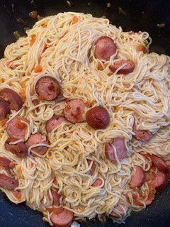 Una foto de Fideos con Salchicha