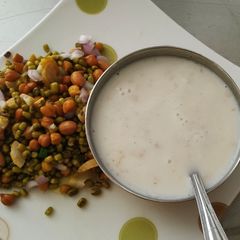A picture of Sprouts and oats.
