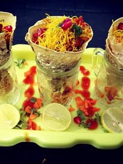 पापड़ कॉर्न चाट सलाद (Papad corn chaat salad recipe in hindi) रेसिपी मुख्य फोटो