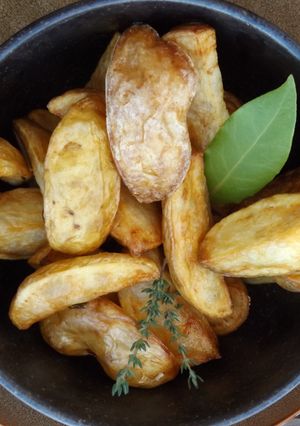 Foto principal de Patatas nuevas, fritas en aceite de pistacho, al laurel y al romero
