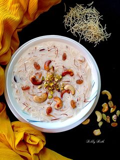 A picture of Vermicelli kheer.