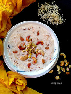 A picture of Vermicelli kheer.