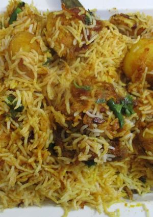 A picture of Chicken tikka biryani.