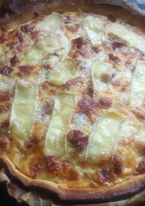 Una foto de Quiche de Alcachofa, Jamón, Cebolla Caramelizada y Brie