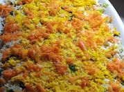 Una foto de ensalada de arroz con lechuga