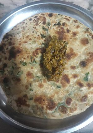 A picture of Methi parantha.