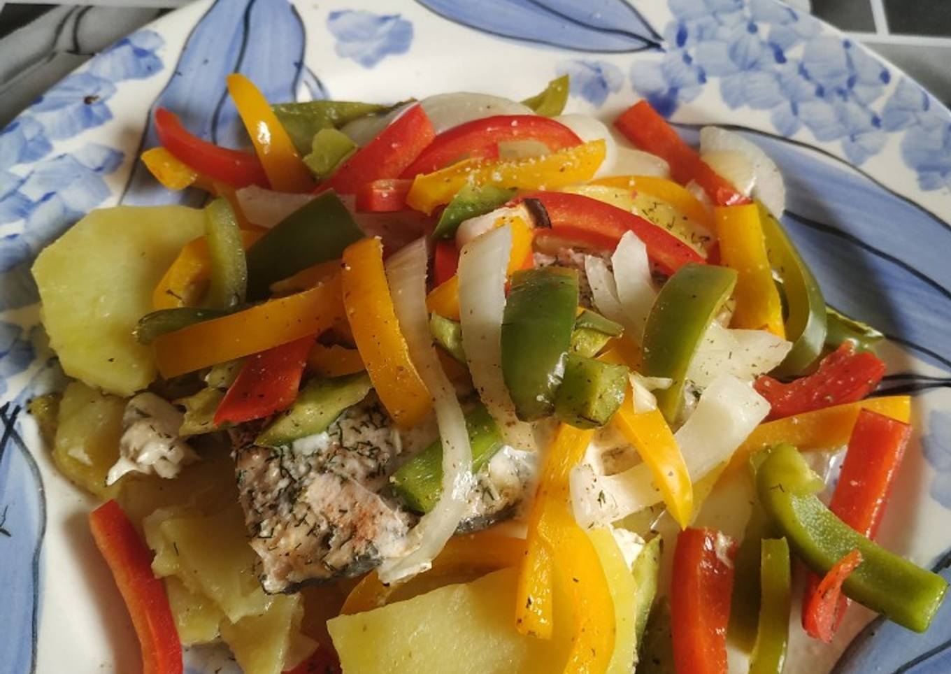 Salmón en papillote con verduras al horno