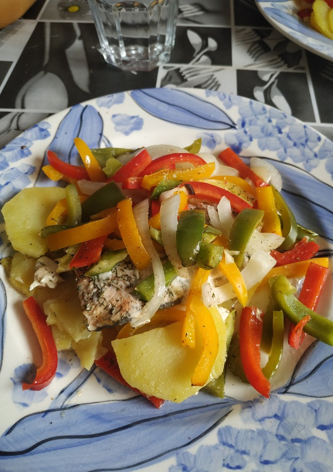 Una foto de Salmón en papillote con verduras al horno