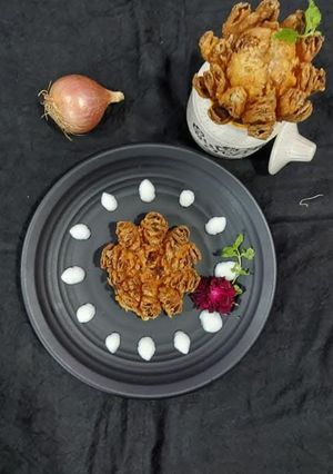 A picture of Onion Pakoda.