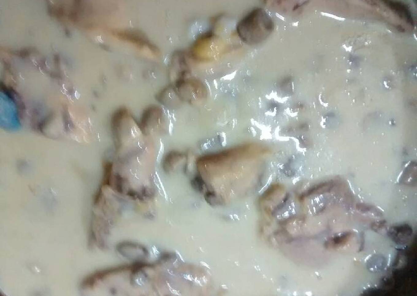 Pollo a la crema con champiñones