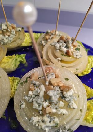 Una foto de Cebollas asadas al queso azul