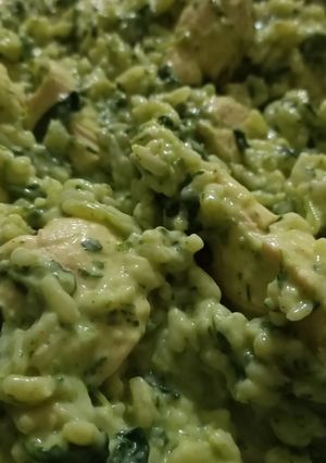Une photo de Riz onctueux aux épinards et aux poulets