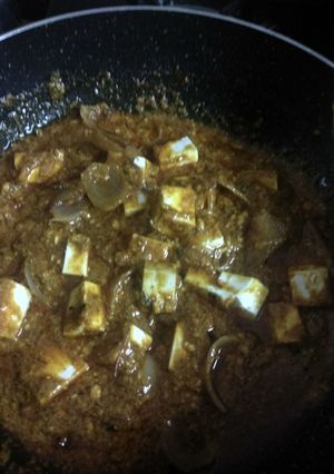 A picture of Paneer do pyaza.